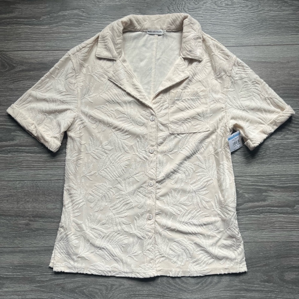 NEW Avec Les Filles Casual Short Sleeve Button Up Cream Subtle Palm Top Size S